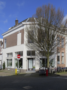 908581 Gezicht op het winkelhoekpand Poortstraat 46 te Utrecht, met links de Palmstraat.N.B. bouwjaar: 18901900 / 1910 ...